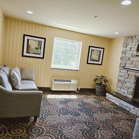 Cobblestone Inn & Suites - Bloomfield Екстер'єр фото