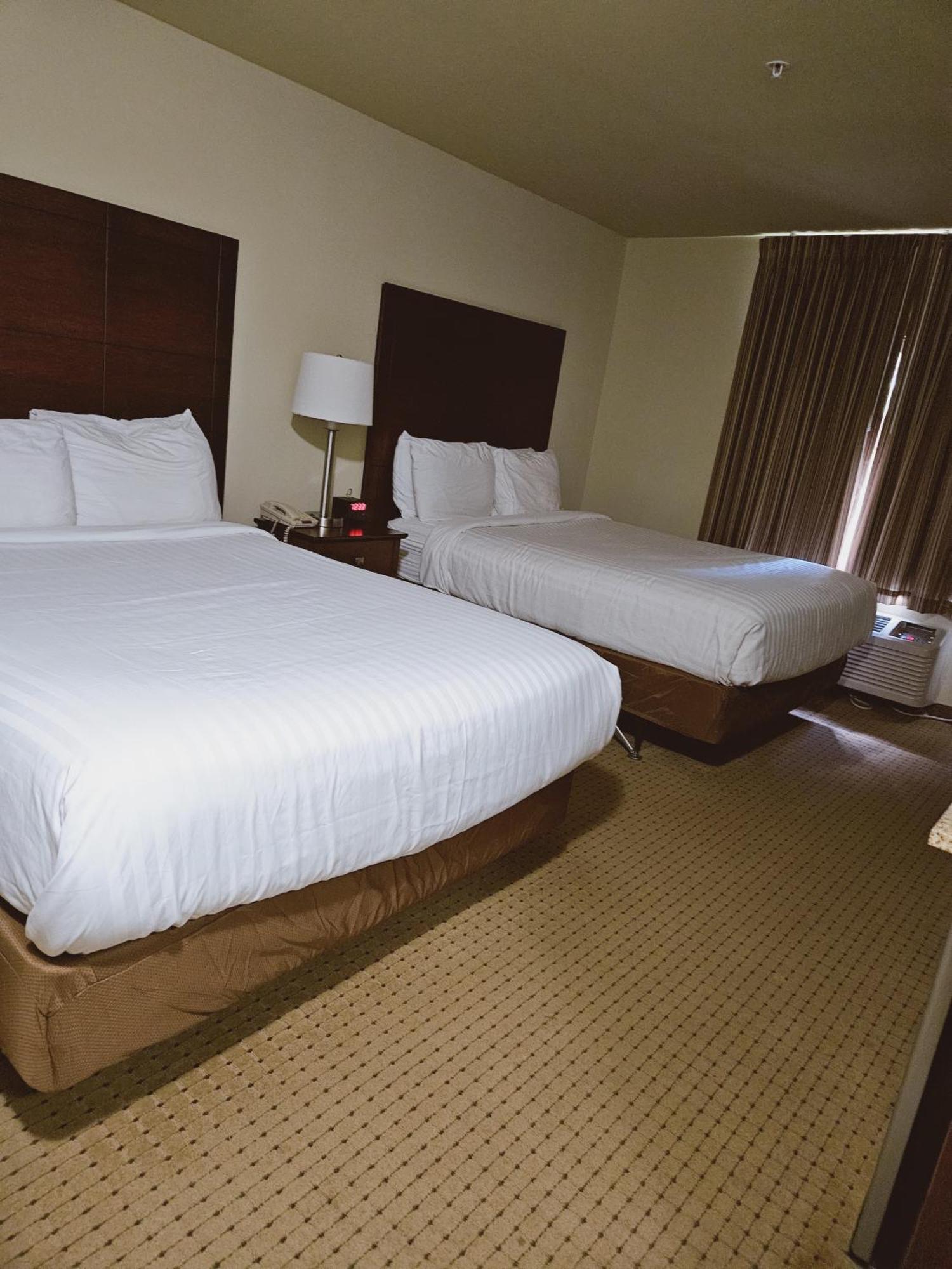 Cobblestone Inn & Suites - Bloomfield Екстер'єр фото