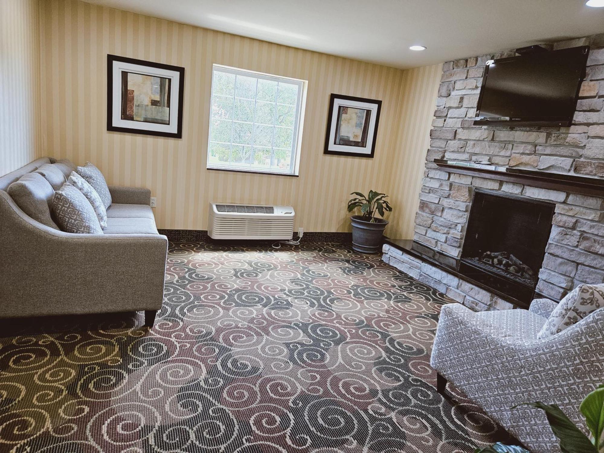 Cobblestone Inn & Suites - Bloomfield Екстер'єр фото