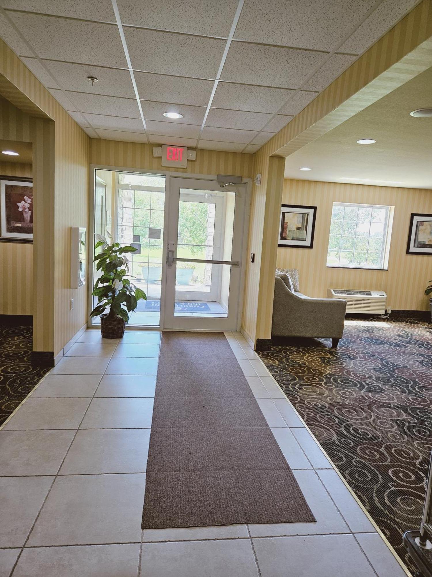 Cobblestone Inn & Suites - Bloomfield Екстер'єр фото
