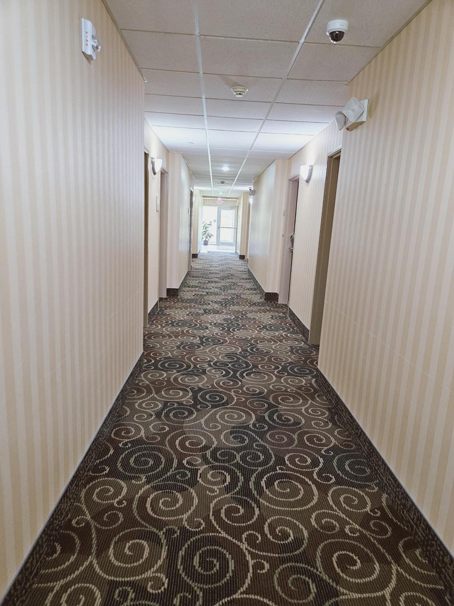 Cobblestone Inn & Suites - Bloomfield Екстер'єр фото