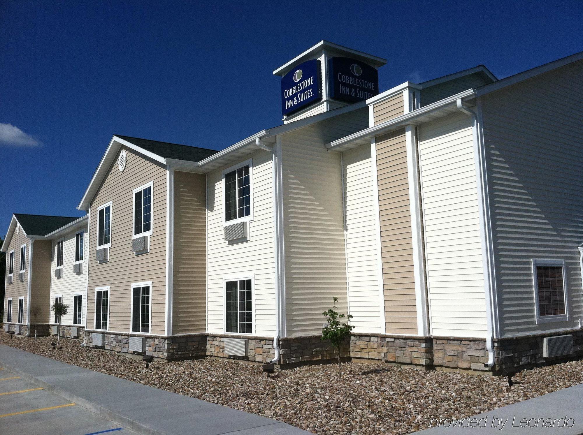 Cobblestone Inn & Suites - Bloomfield Екстер'єр фото