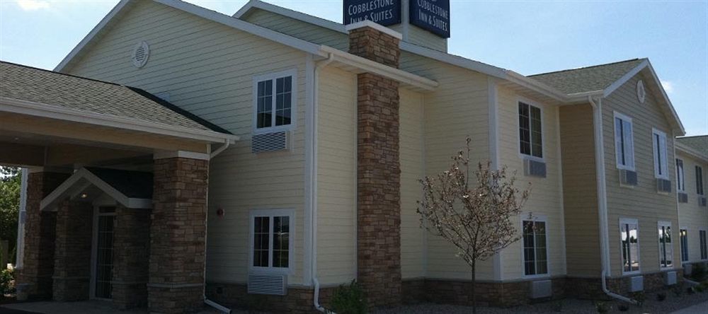 Cobblestone Inn & Suites - Bloomfield Екстер'єр фото