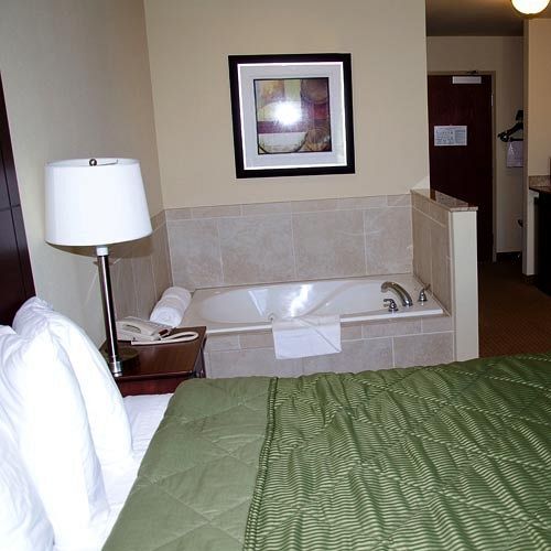 Cobblestone Inn & Suites - Bloomfield Екстер'єр фото