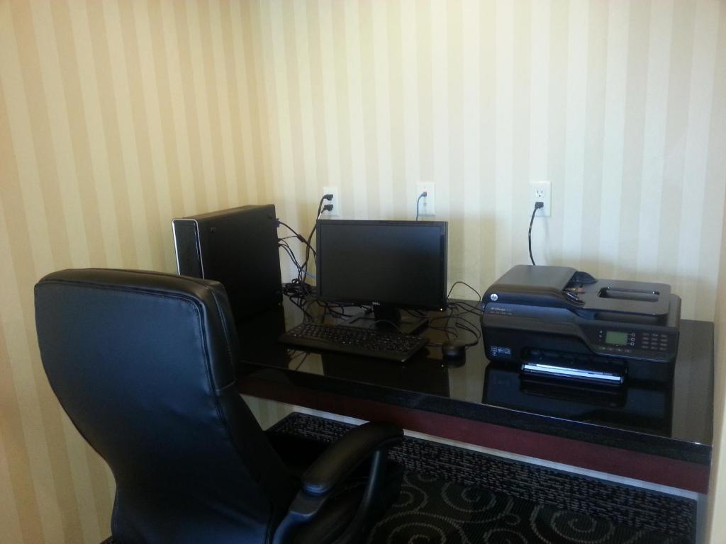 Cobblestone Inn & Suites - Bloomfield Екстер'єр фото