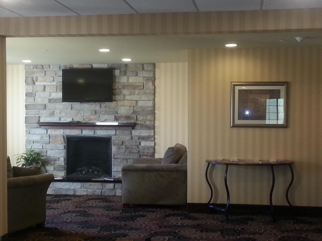 Cobblestone Inn & Suites - Bloomfield Екстер'єр фото