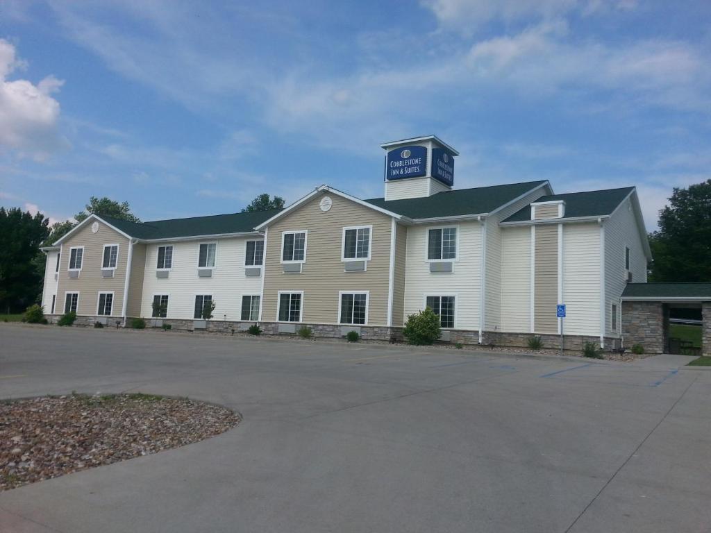 Cobblestone Inn & Suites - Bloomfield Екстер'єр фото
