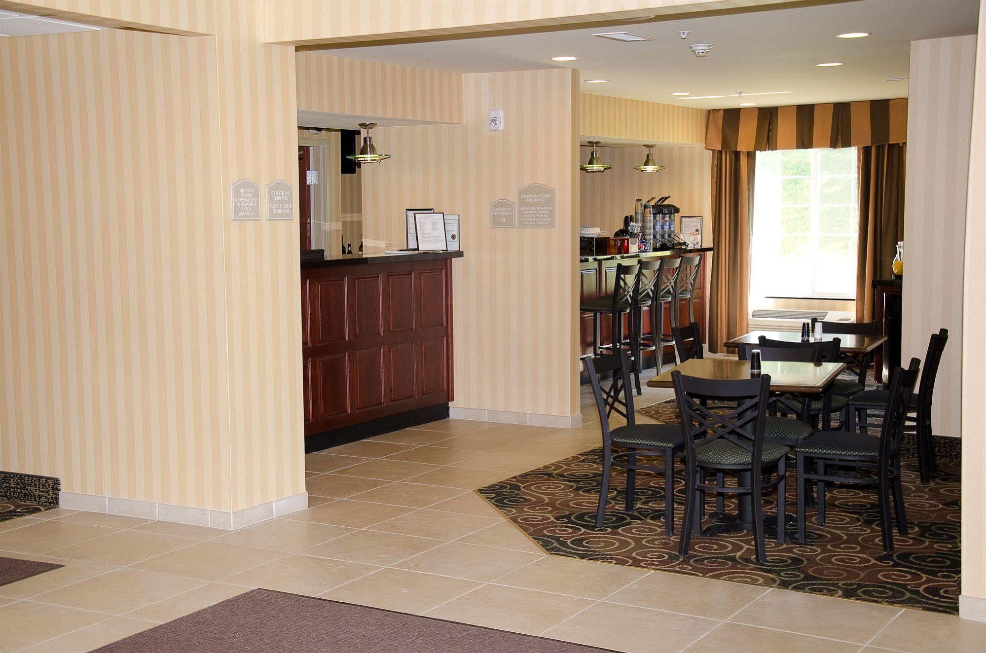 Cobblestone Inn & Suites - Bloomfield Екстер'єр фото