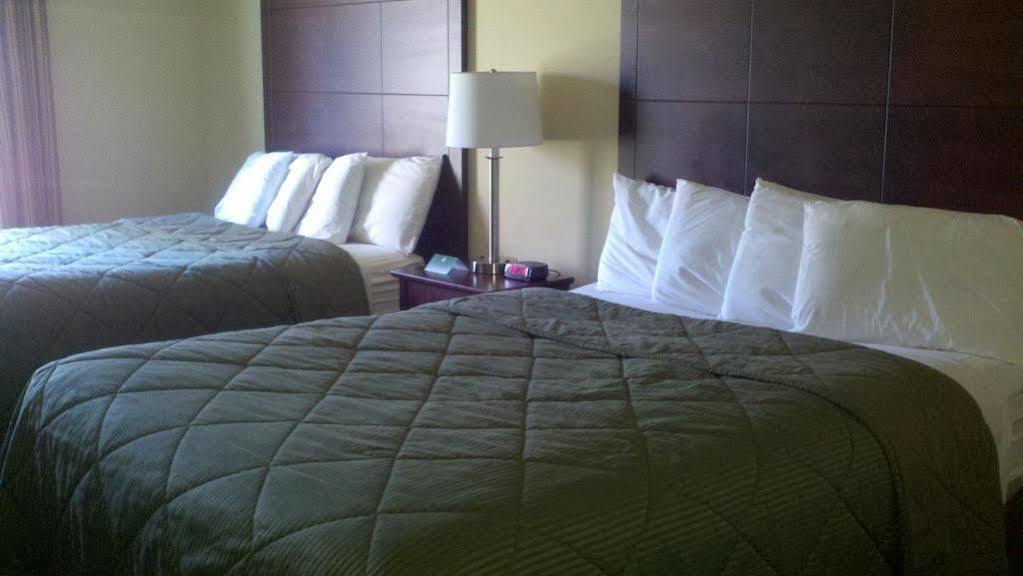 Cobblestone Inn & Suites - Bloomfield Екстер'єр фото