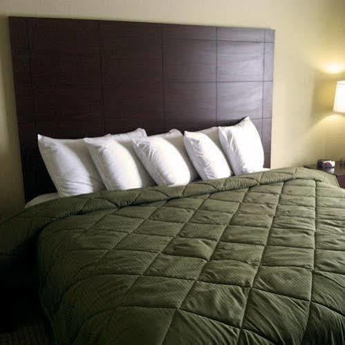 Cobblestone Inn & Suites - Bloomfield Екстер'єр фото