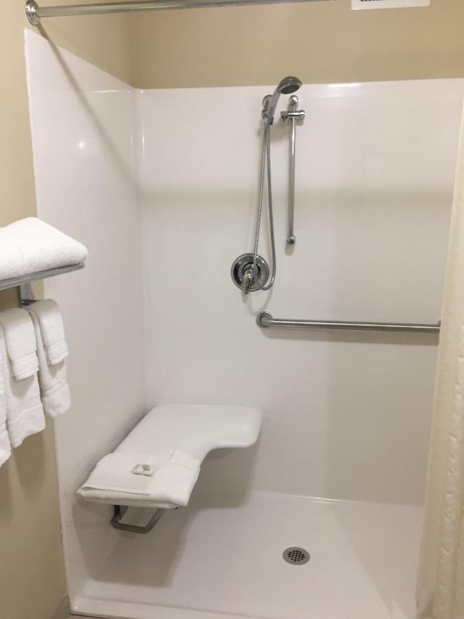 Cobblestone Inn & Suites - Bloomfield Екстер'єр фото